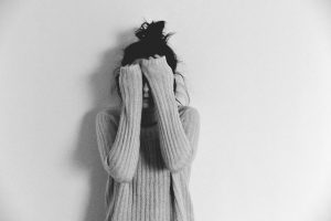 علائم افسردگی را جدی بگیرید نشانه‌ها، علل و روش‌های تشخیص