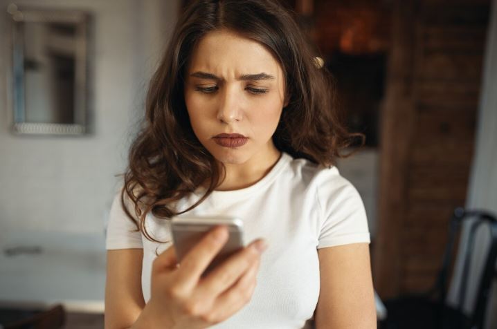 چرا سوشال مدیا اضطراب را افزایش میدهد؟