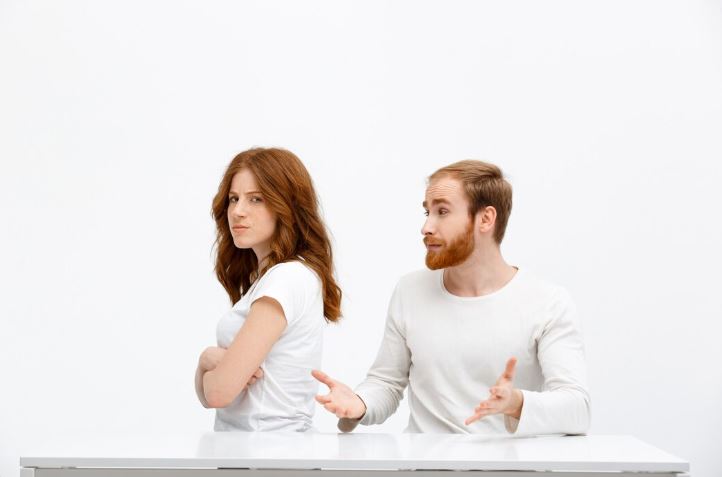 چرا خودشیفته‌ها در روابط هیچ‌گاه از شریک خود رضایت ندارند؟