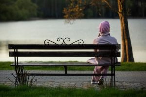 چرا در میان جمع احساس تنهایی می‌کنیم؟